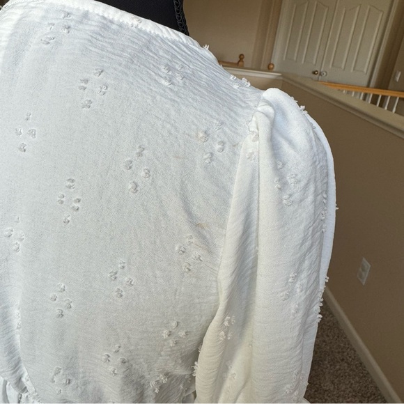 White Ruffled Women's Top Size Small - Picture 5 of 5
